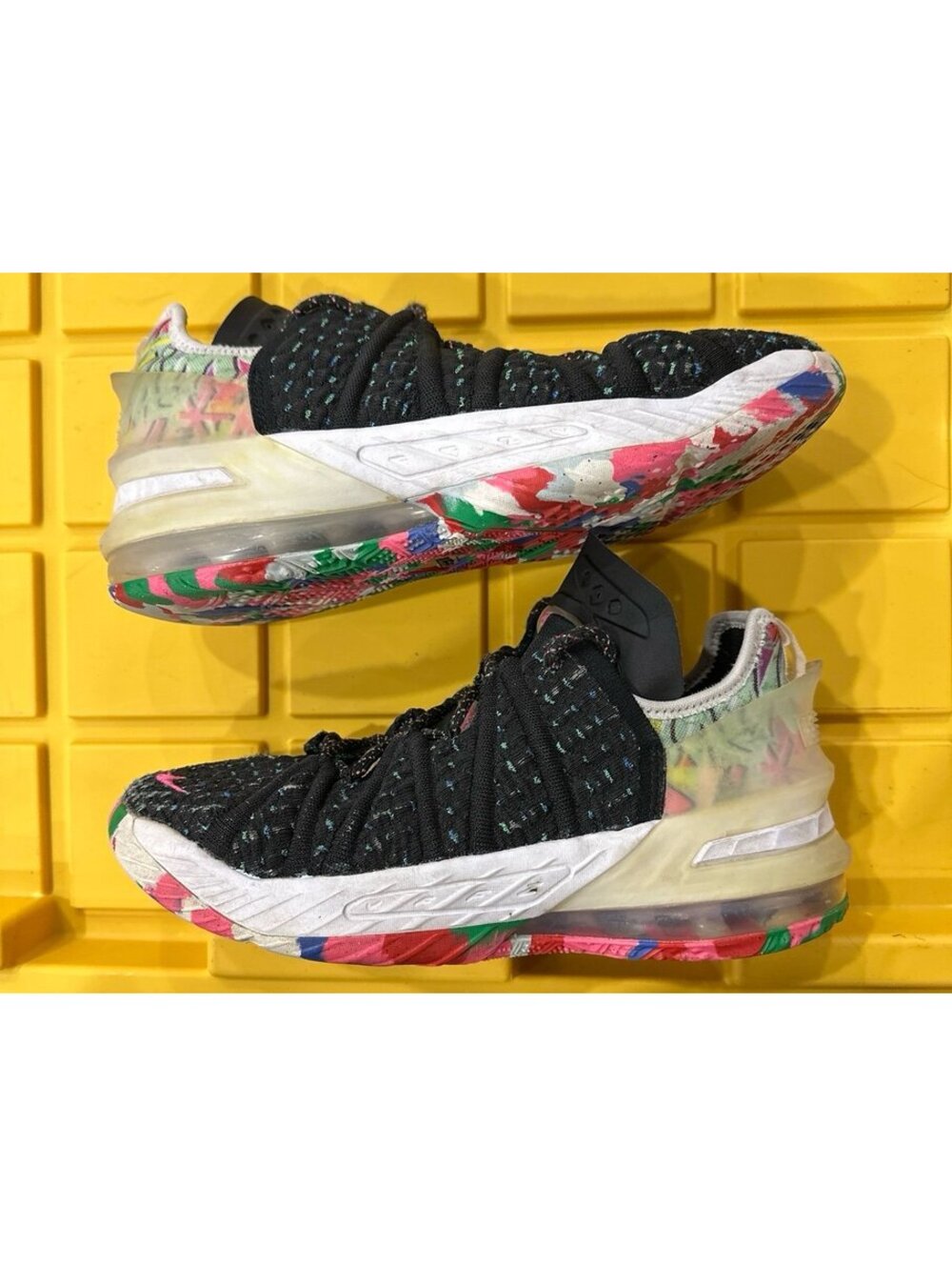 Nike Mens Lebron 18 James Gang - Size 5Y